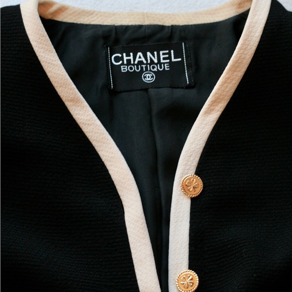 Vintage Chanel skirt suit - Picture 4 of 9